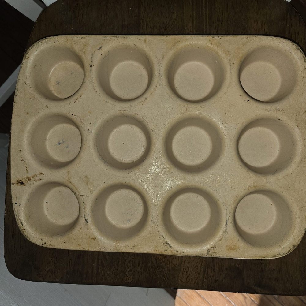 Pampered Chef Family Heritage Stoneware Muffin Pan #2091